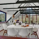 Apartment 2 Bedroom Lovely In *