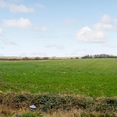 Διαμέρισμα 2 Bedroom Lovely In *